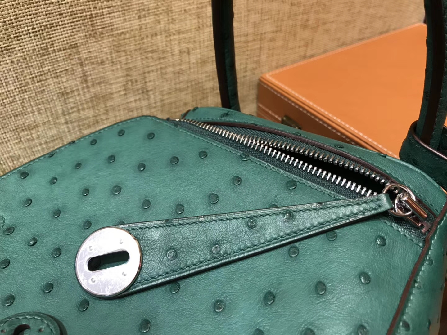 Hermès（爱马仕）Lindy琳迪包 丝绒绿 南非进口鸵鸟皮 全手工缝制 银扣 30cm