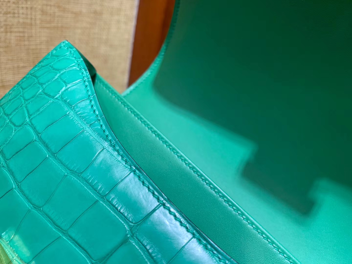 Hermès（爱马仕）Constance空姐包 湖水绿 一级尼罗雾面 鳄鱼皮 顶级手工 金扣 18cm
