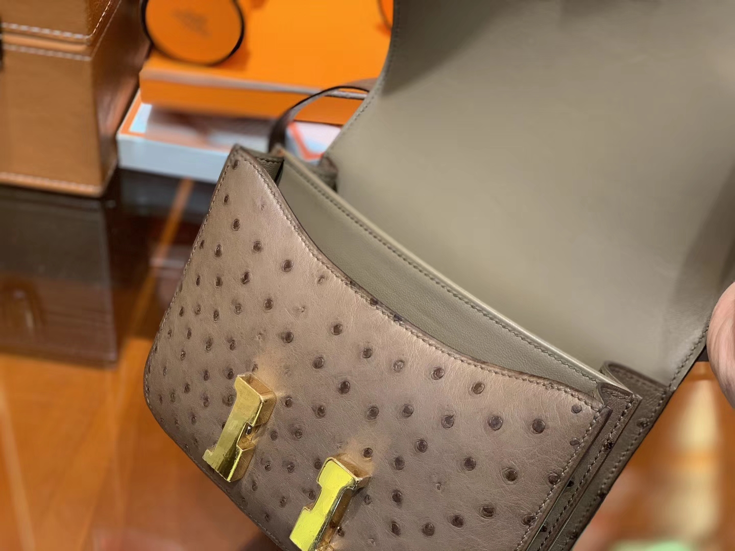 Hermès（爱马仕）Constance 18cm 棕色 南非进口鸵鸟 KK级别 顶级全手工 金扣