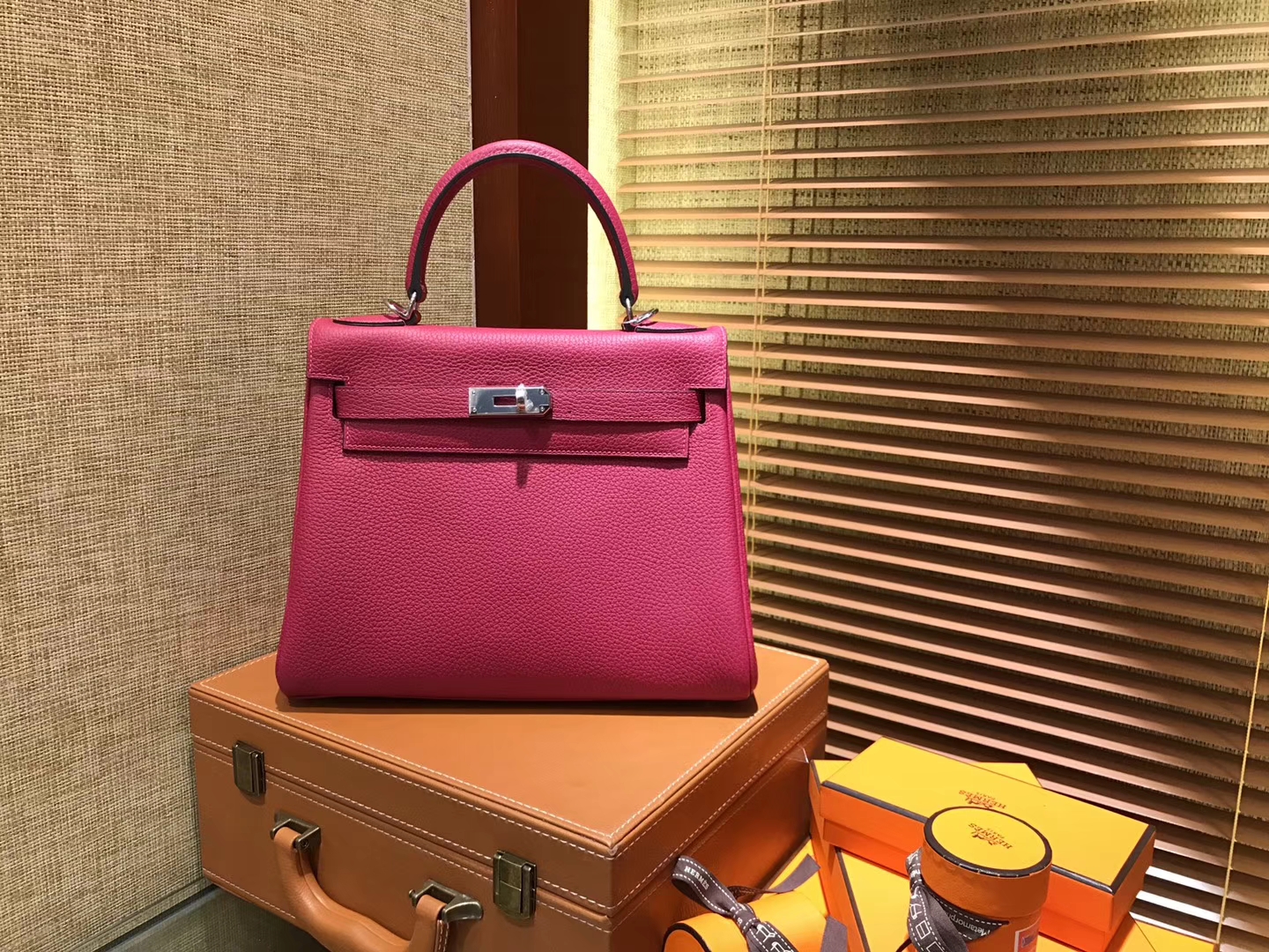 Hermès（爱马仕）Kelly凯莉包 togo小牛皮 枚紫色 进口原料 原版蜜蜡线 银扣 28cm