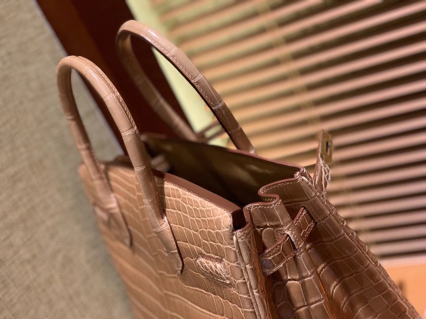 Hermès（爱马仕）Birkin铂金包 奶茶色 一级皮 尼罗鳄鱼 进口原料 顶级手缝工艺 30cm