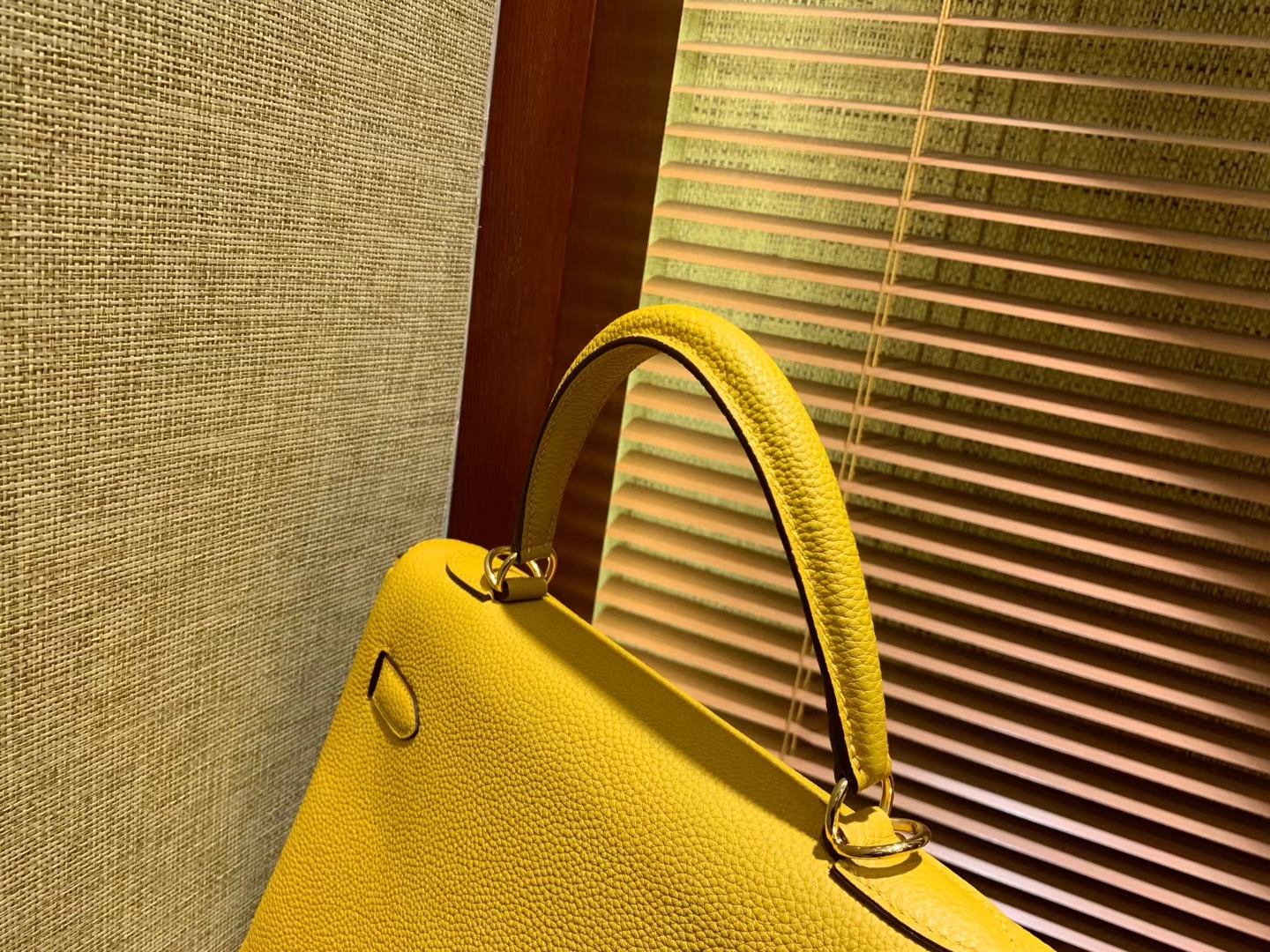 Hermès（爱马仕）Kelly凯莉包 togo小牛皮 琥珀黄 进口原料 原版蜜蜡线 金扣 28cm