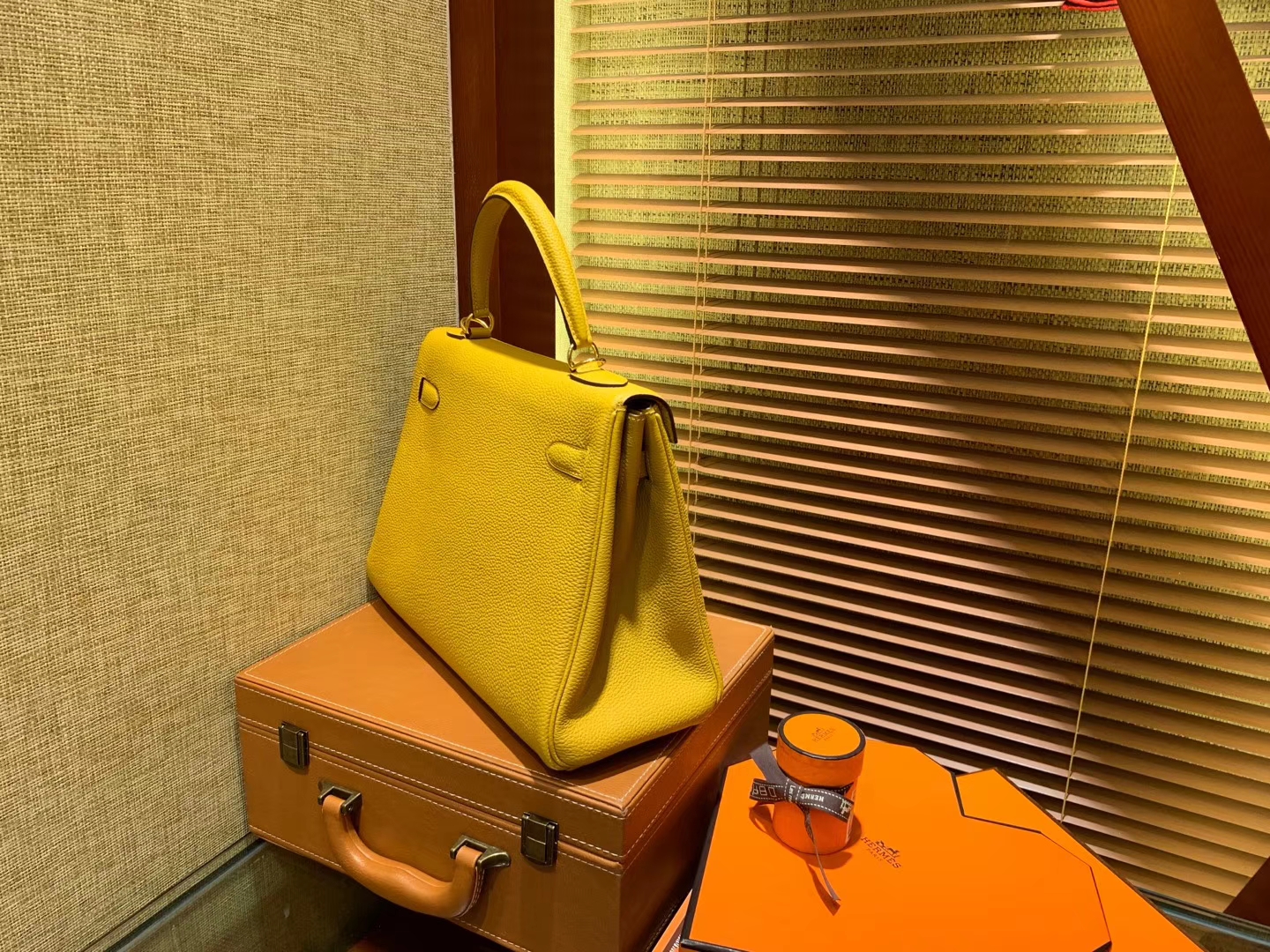 Hermès（爱马仕）Kelly凯莉包 togo小牛皮 琥珀黄 进口原料 原版蜜蜡线 金扣 28cm