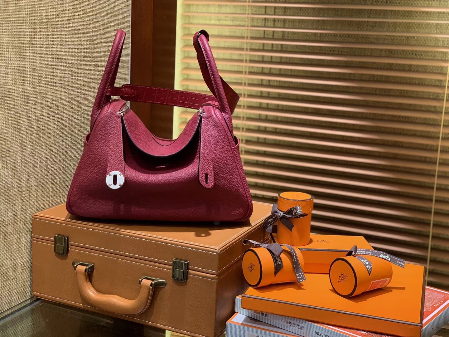 Hermès（爱马仕）Lindy琳迪包 石榴红 小牛皮拼鳄鱼皮 进口原料 全手工缝制 银扣 26cm