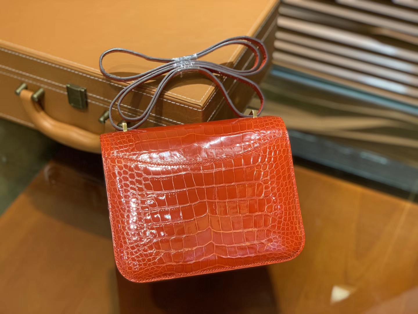 Hermès（爱马仕）Constance 18cm 法拉利红 一级美洲鳄鱼皮 顶级手缝工艺 金扣