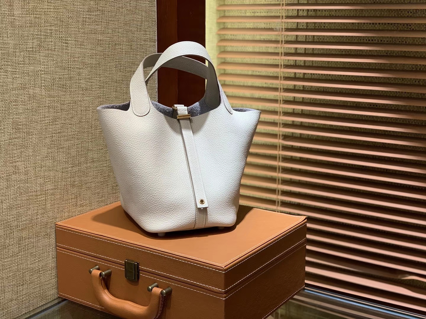 Hermès（爱马仕）Piction菜篮包 奶昔白 Togo牛皮 最火白色系 金扣 18cm