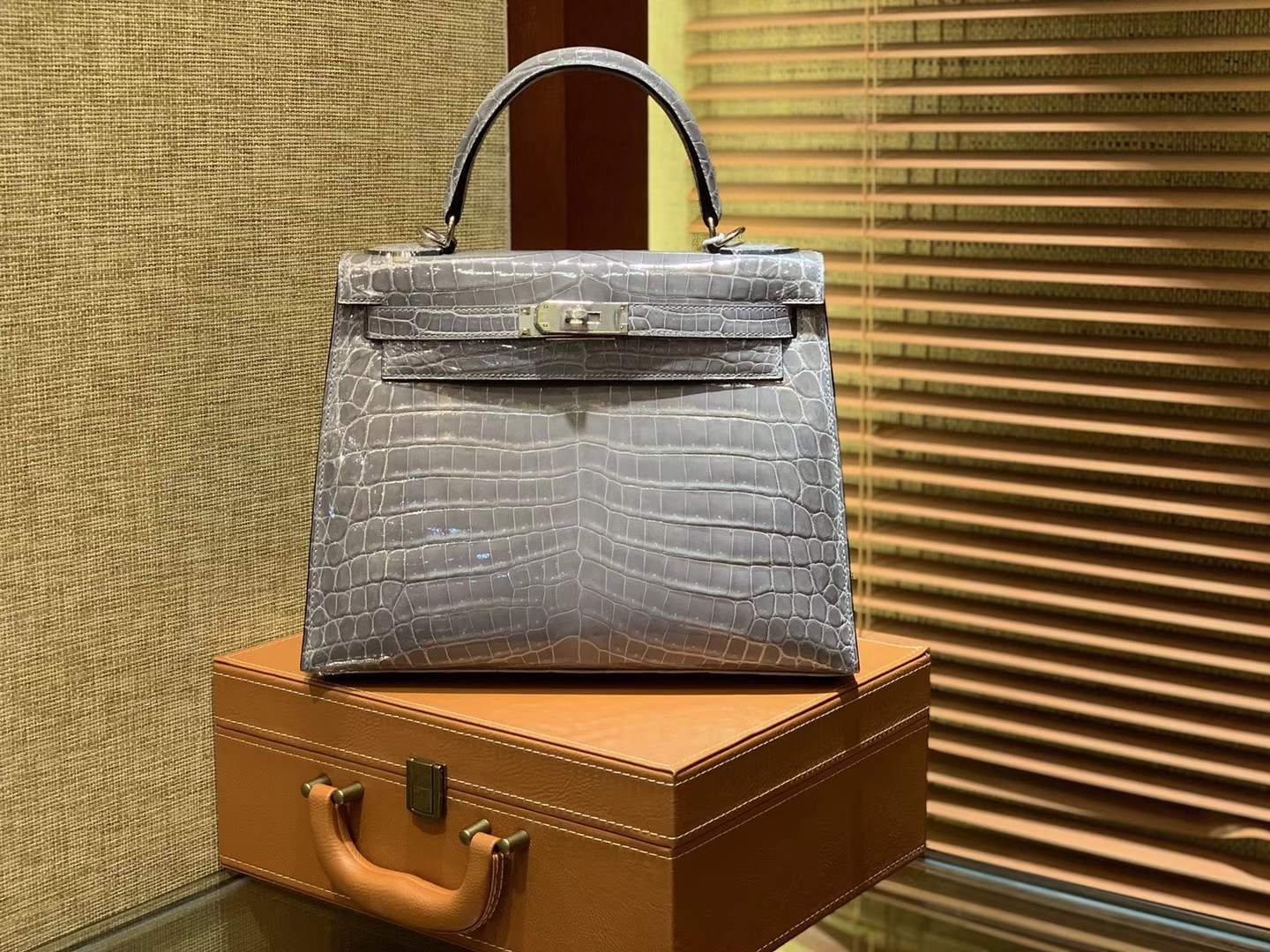 Hermès（爱马仕）Kelly 28cm 巴黎灰 一级尼罗鳄鱼皮 顶级手缝工艺 金扣