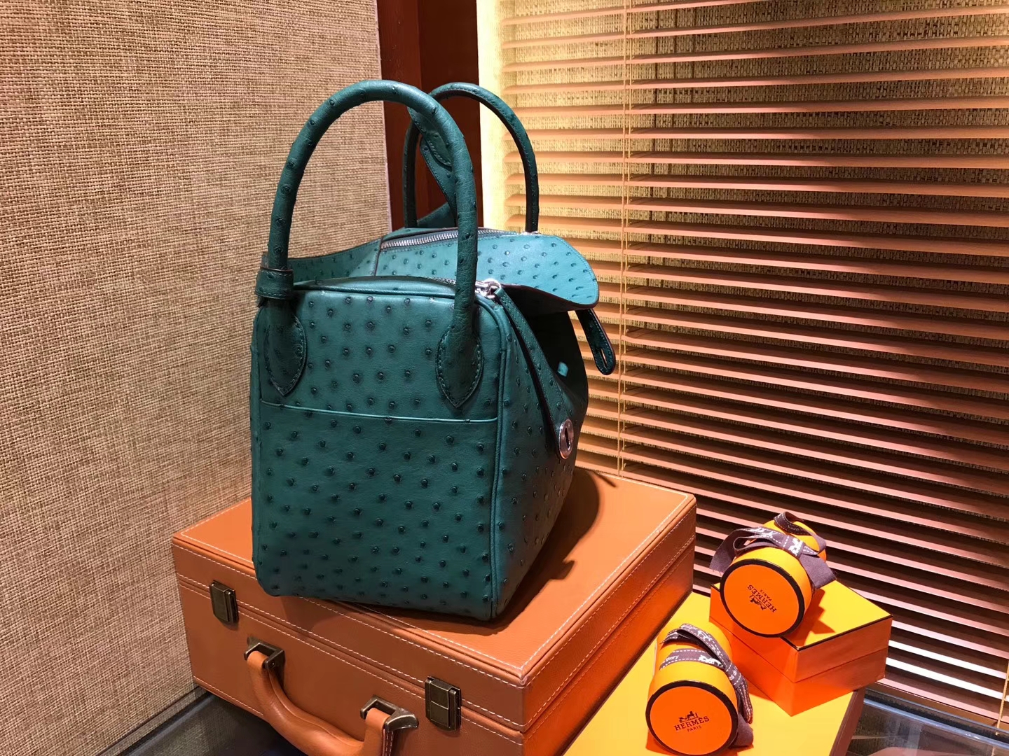 Hermès（爱马仕）Lindy琳迪包 丝绒绿 南非进口鸵鸟皮 全手工缝制 银扣 30cm