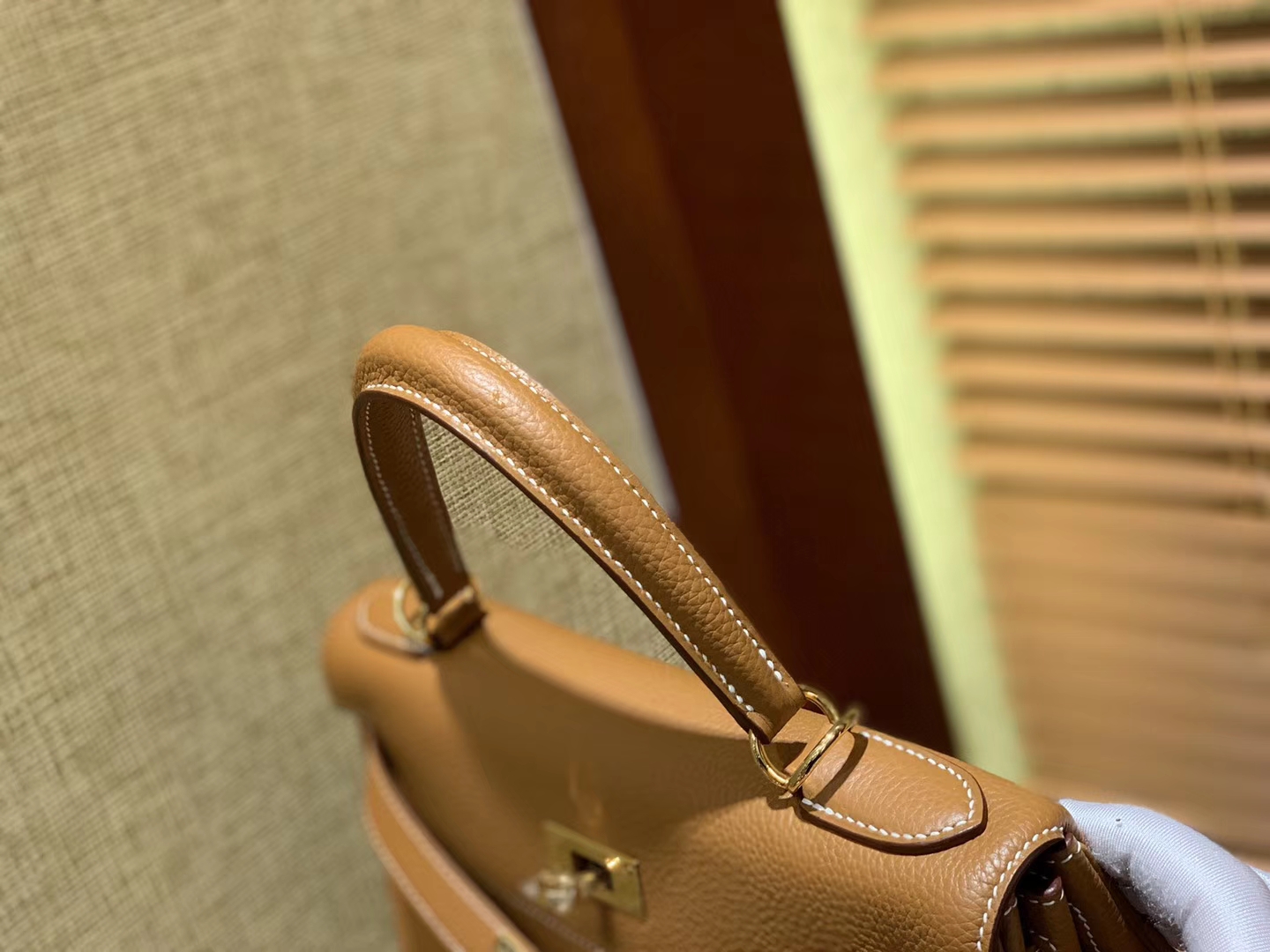 Hermès（爱马仕）Kelly凯莉包 togo小牛皮 太妃金 进口原料 原版蜜蜡线 金扣 28cm