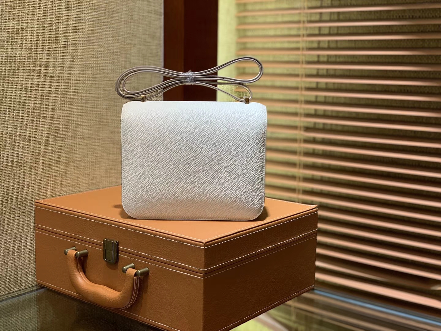 Hermès（爱马仕）Constance空姐包 掌纹 奶昔白 顶级全手工缝制 金扣 18cm