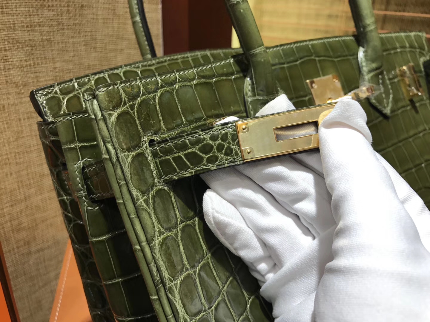 Hermès（爱马仕）Birkin铂金包 丛林绿 一级皮 尼罗鳄鱼 进口原料 顶级手缝工艺 金扣 30cm