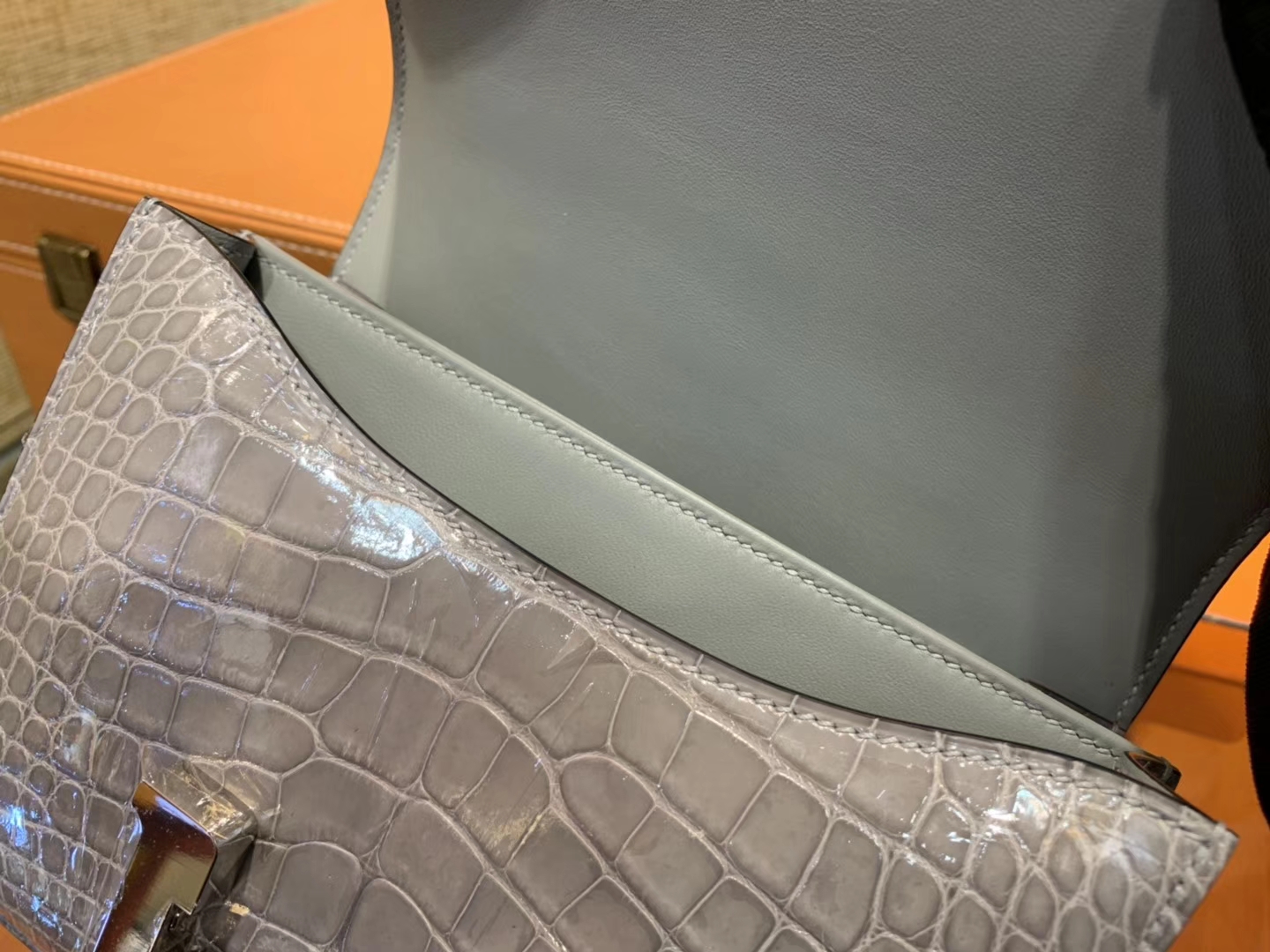 Hermès（爱马仕）Constance空姐包 巴黎灰 一级 美洲 鳄鱼皮 臻品级别 银扣 18cm