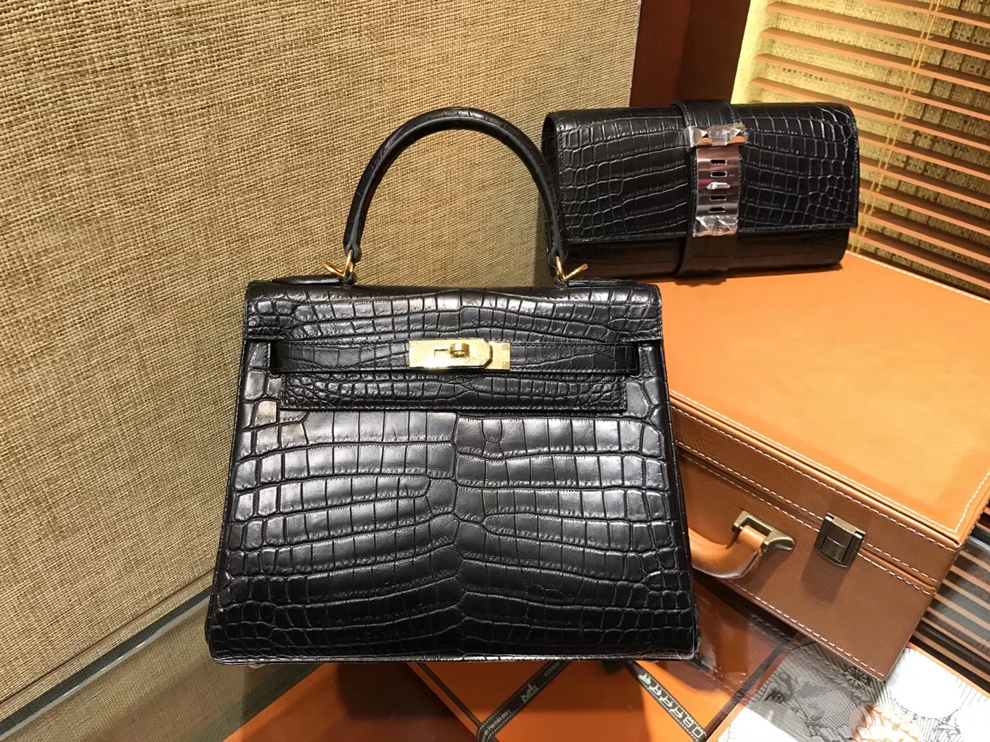 Hermès（爱马仕）Kelly 凯莉包 经典黑 尼罗雾面 一级鳄鱼皮 顶级全手工缝制 金扣 28cm