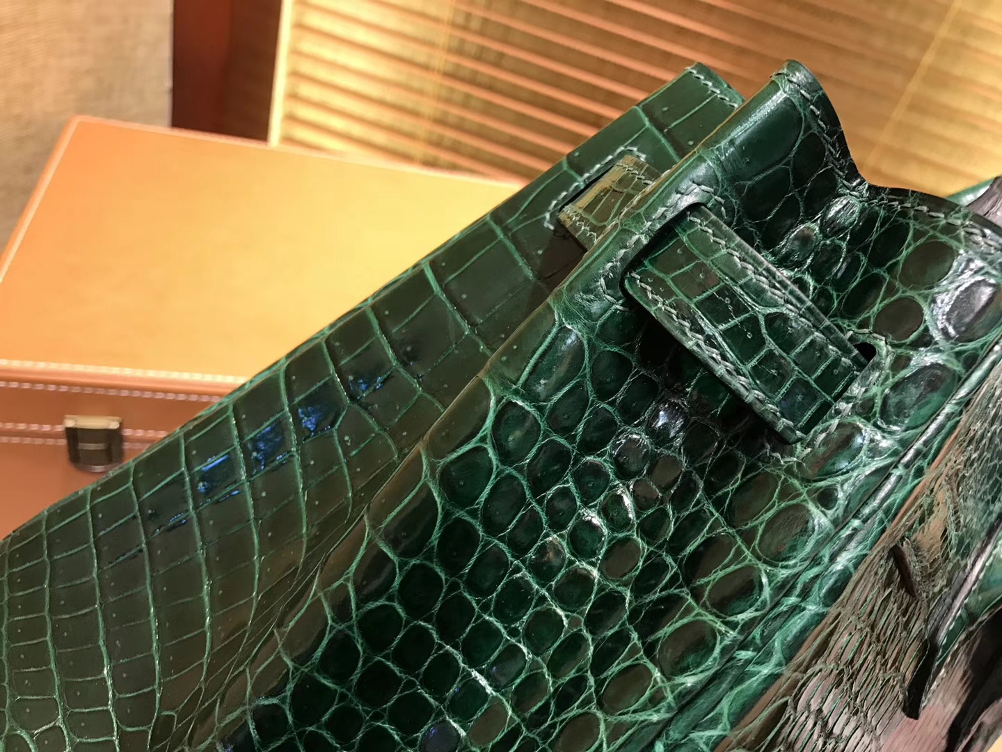 Hermès（爱马仕）Birkin铂金包 祖母绿 一级皮 湾鳄鱼皮 倒V 进口原料 顶级手缝工艺 30cm