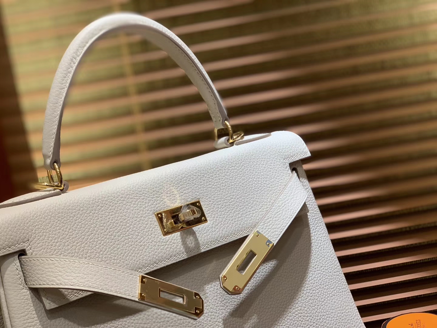 Hermès（爱马仕）Kelly凯莉包 togo小牛皮 奶昔白 进口原料 原版蜜蜡线 金扣 28cm