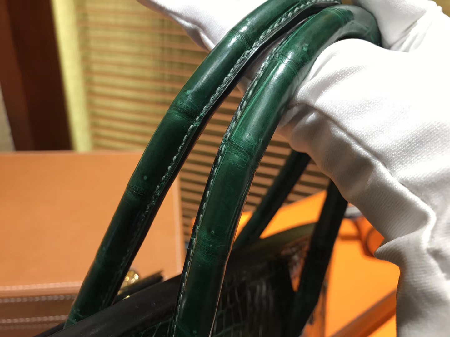 Hermès（爱马仕）Birkin铂金包 祖母绿 一级皮 湾鳄鱼皮 倒V 进口原料 顶级手缝工艺 30cm