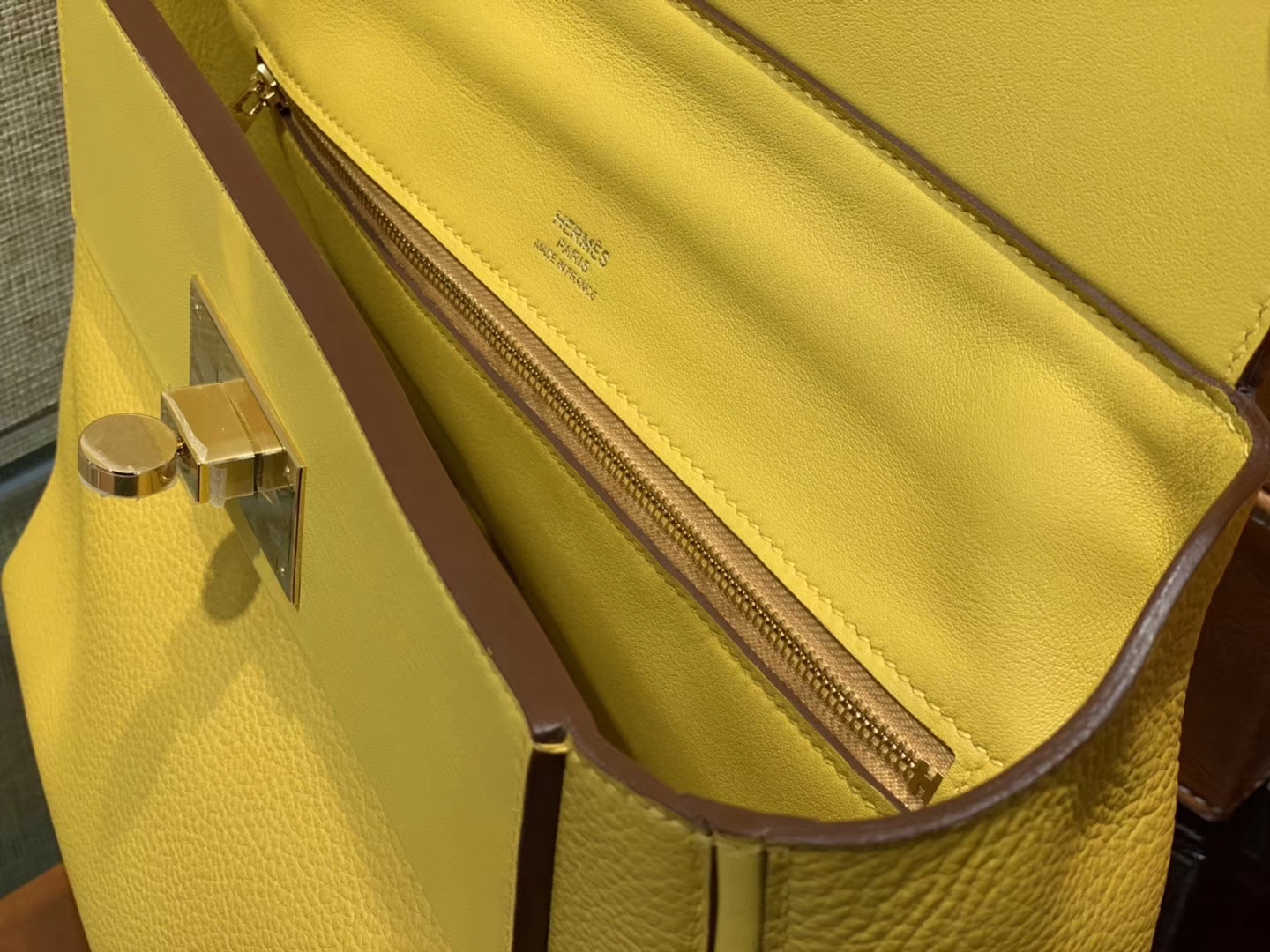 Hermès（爱马仕）Kelly-2424 黄色 原厂御用顶级小牛皮拼Swift皮 togo 金扣 29cm