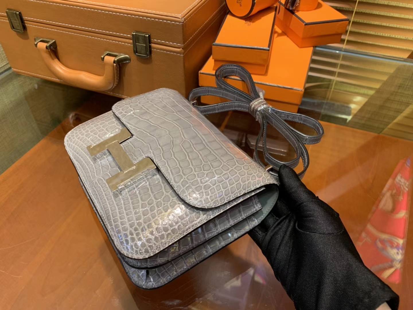 Hermès（爱马仕）Constance空姐包 巴黎灰 一级 美洲 鳄鱼皮 臻品级别 银扣 18cm