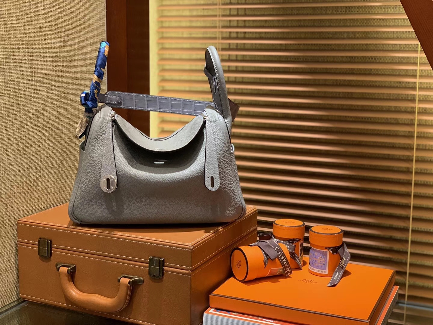 Hermès（爱马仕）Lindy琳迪包 巴黎灰 小牛皮拼鳄鱼皮 进口原料 全手工缝制 银扣 26cm