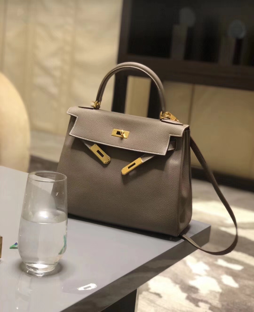 Hermès（爱马仕）Kelly凯莉包 togo小牛皮 大象灰 进口原料 原版蜜蜡线 金扣 28cm