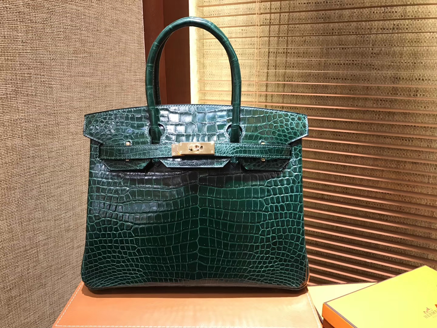 Hermès（爱马仕）Birkin铂金包 祖母绿 一级皮 湾鳄鱼皮 倒V 进口原料 顶级手缝工艺 30cm