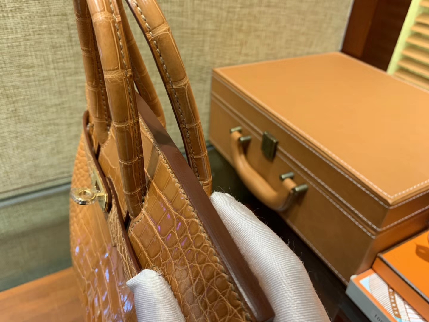 Hermès（爱马仕）Birkin铂金包 太妃金 一级皮 尼罗鳄鱼 进口原料 顶级手缝工艺 25cm