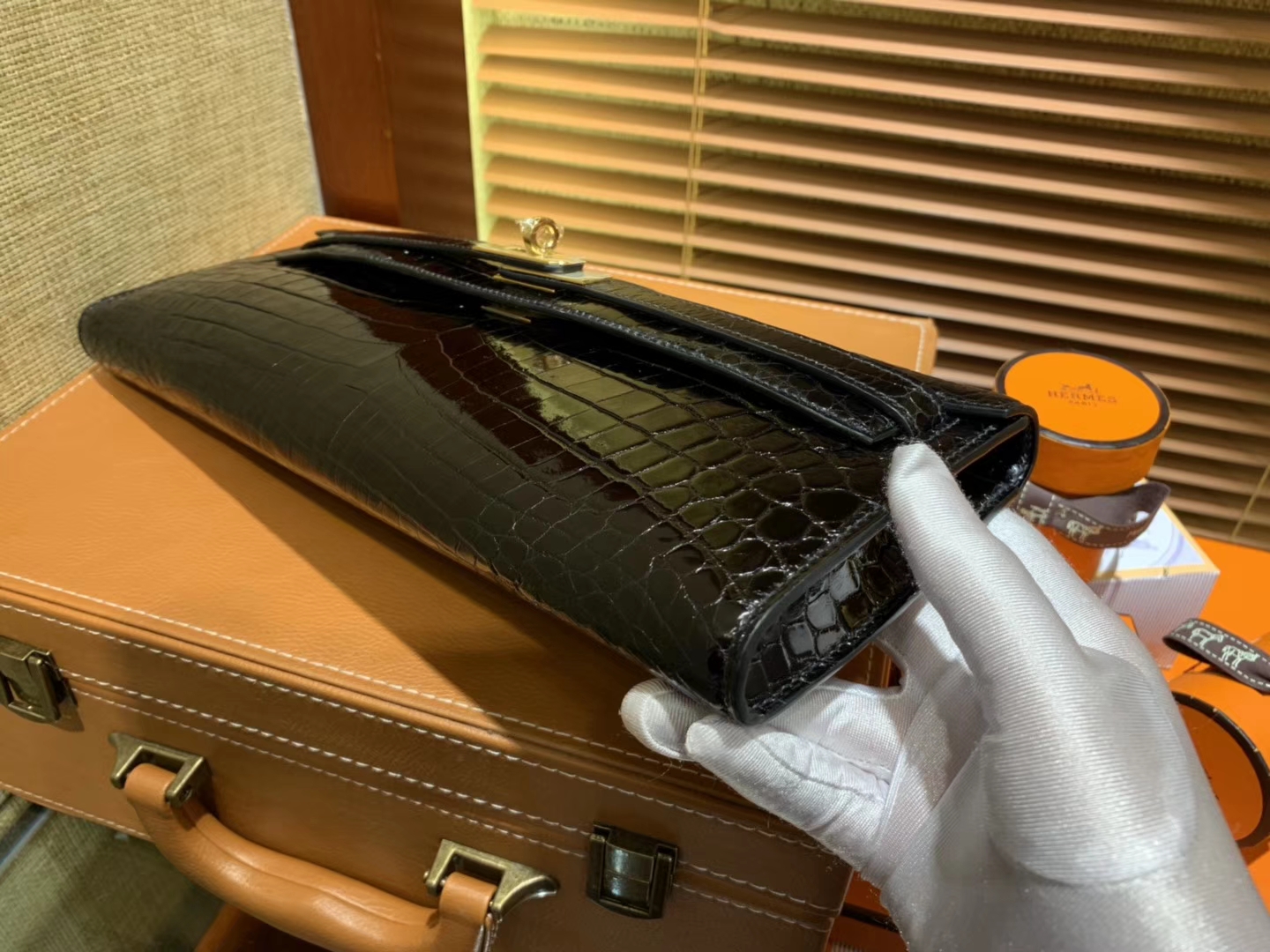 Hermès（爱马仕）Kelly cut 手包 经典黑 亮面鳄鱼 金扣 31cm