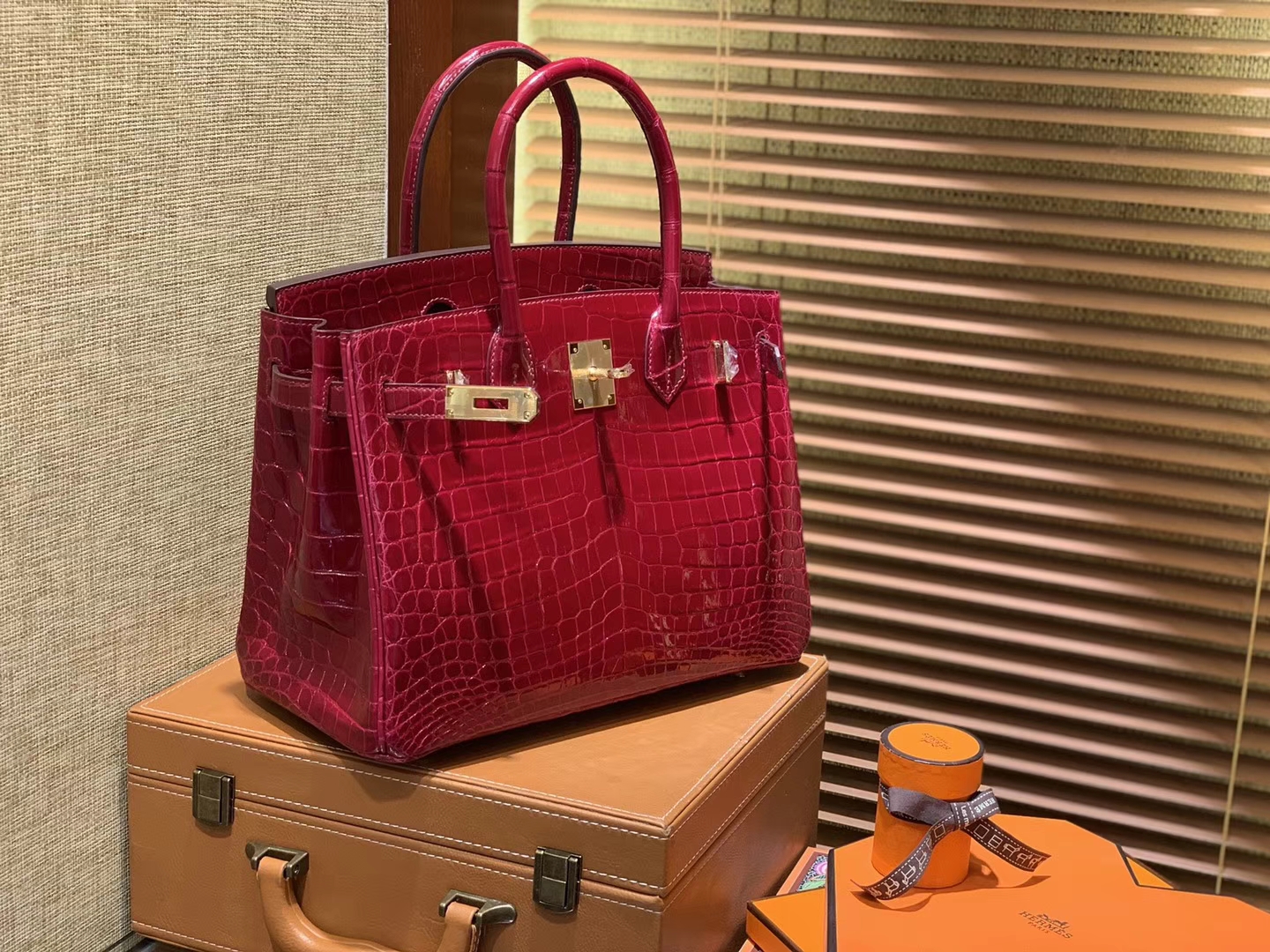 Hermès（爱马仕）Birkin铂金包 石榴红 一级皮 尼罗鳄鱼 进口原料 顶级手缝工艺 30cm