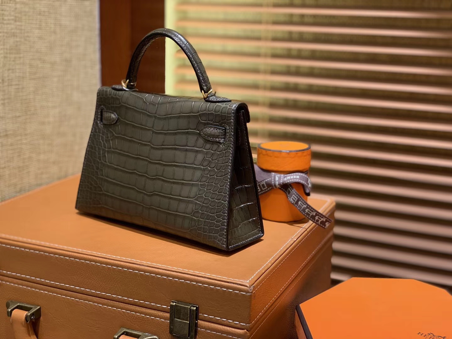Hermès（爱马仕）Mini Kelly 墨绿色 一级美洲鳄鱼皮 全手工缝制 臻品级别 金扣 19cm (迷你2代)