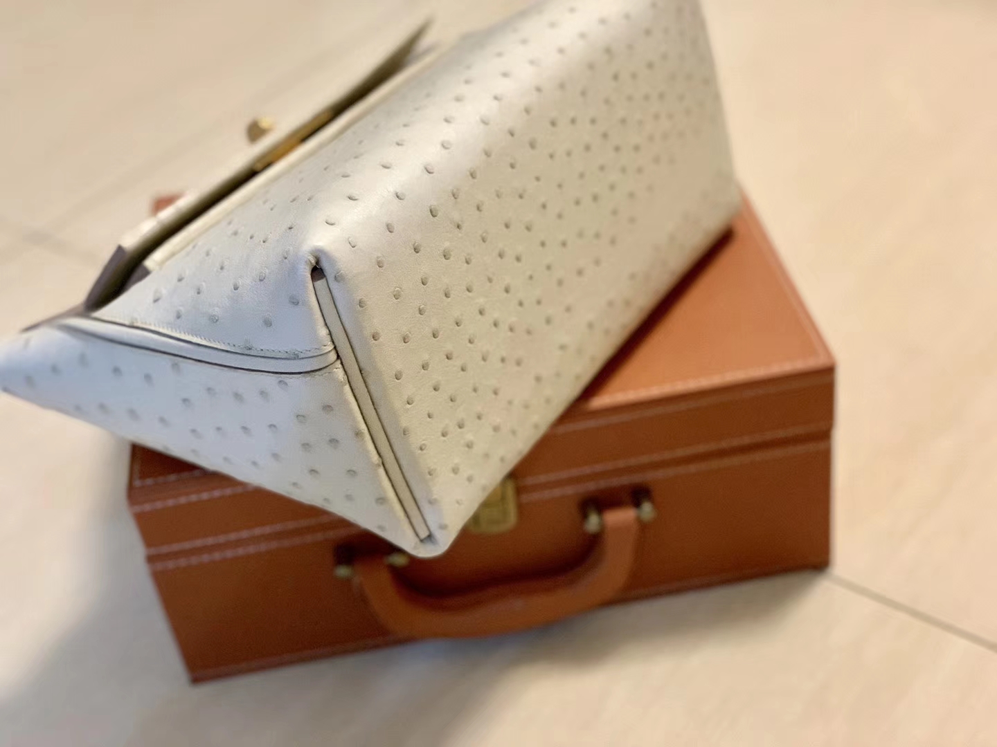 Hermès（爱马仕）Kelly-2424 奶昔白 鸵鸟皮拼鳄鱼皮 顶级手缝 金扣 29cm
