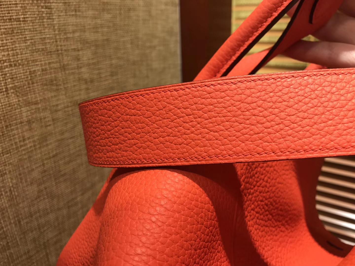 Hermès（爱马仕）Lindy琳迪包 火焰橙 德国进口togo牛皮 全手工缝制 银扣 30cm