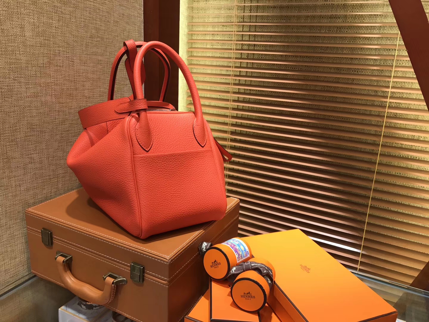 Hermès（爱马仕）Lindy琳迪包 火焰橙 德国进口togo牛皮 全手工缝制 银扣 30cm