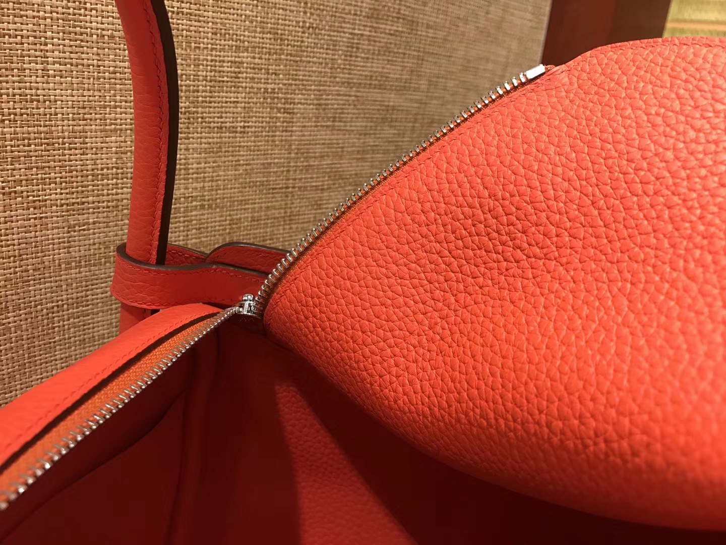 Hermès（爱马仕）Lindy琳迪包 火焰橙 德国进口togo牛皮 全手工缝制 银扣 30cm