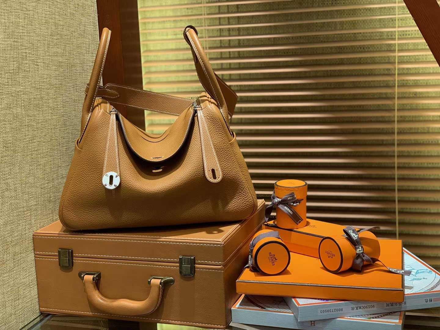 Hermès（爱马仕）Lindy琳迪包 金色 德国进口togo牛皮 全手工缝制 银扣 30cm