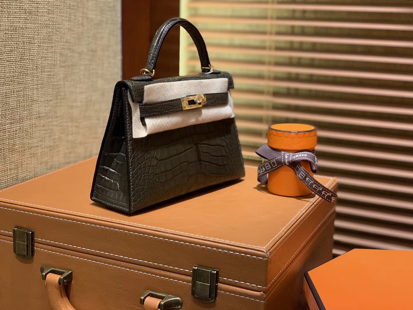 Hermès（爱马仕）Mini Kelly 墨绿色 一级美洲鳄鱼皮 全手工缝制 臻品级别 金扣 19cm (迷你2代)