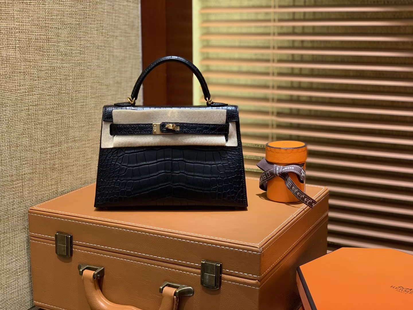 Hermès（爱马仕）Mini Kelly 迷你凯莉 黑色 一级美洲鳄鱼皮 全手工缝制 臻品级别 金扣 19cm 2代