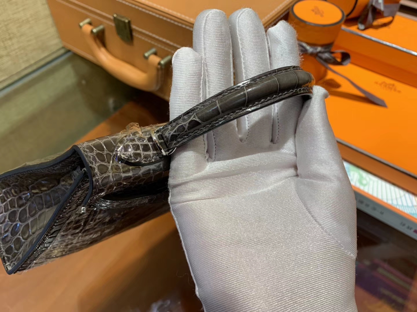 Hermès（爱马仕）Mini Kelly 锡器灰 一级美洲鳄鱼皮 全手工缝制 臻品级别 银扣 19cm 2代
