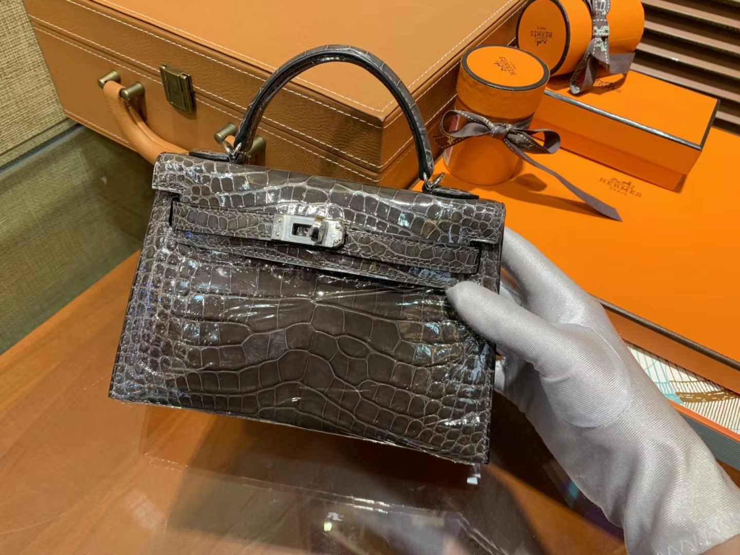 Hermès（爱马仕）Mini Kelly 锡器灰 一级美洲鳄鱼皮 全手工缝制 臻品级别 银扣 19cm 2代