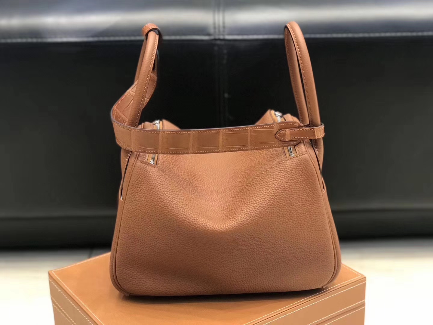 Hermès（爱马仕）Lindy琳迪包 金棕色 德国进口togo牛皮拼鳄鱼皮 蜡线全手工缝制 26cm