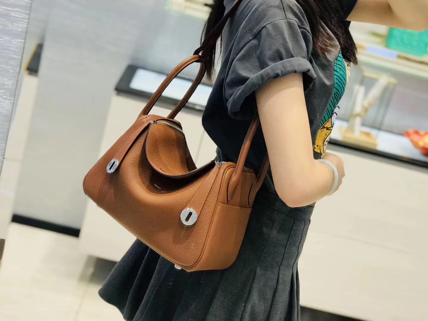 Hermès（爱马仕）Lindy琳迪包 金棕色 德国进口togo牛皮拼鳄鱼皮 蜡线全手工缝制 26cm