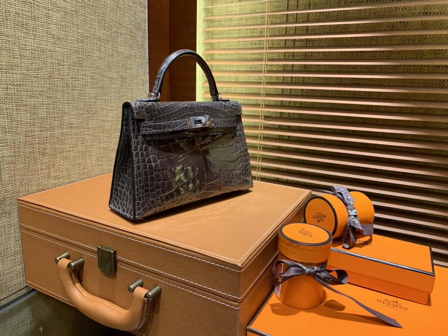 Hermès（爱马仕）Mini Kelly 锡器灰 一级美洲鳄鱼皮 全手工缝制 臻品级别 银扣 19cm 2代