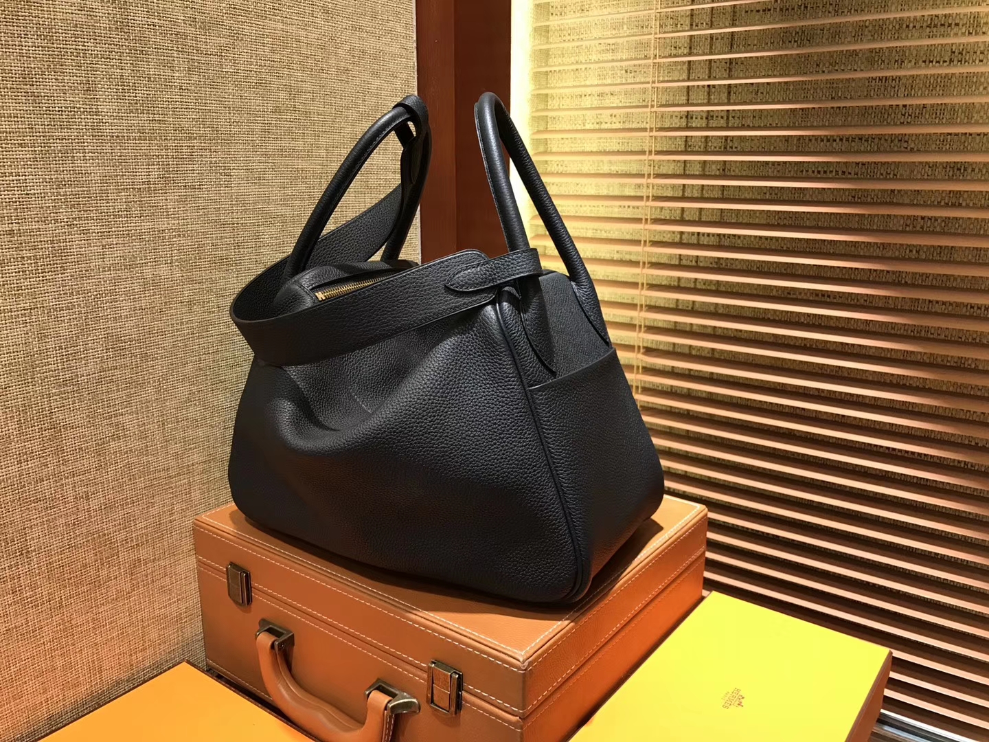 Hermès（爱马仕）Lindy琳迪包 经典黑 德国进口togo牛皮 全手工缝制 金扣 30cm