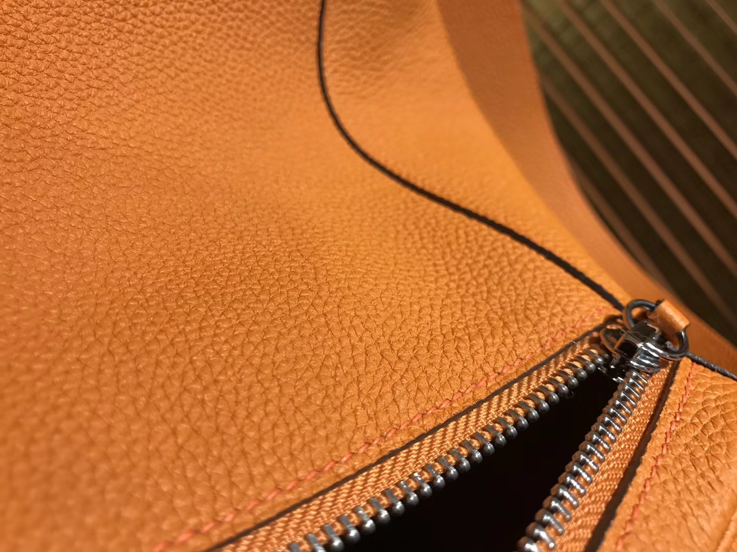 Hermès（爱马仕）Lindy琳迪包 经典橙 德国进口togo牛皮 全手工缝制 银扣 30cm