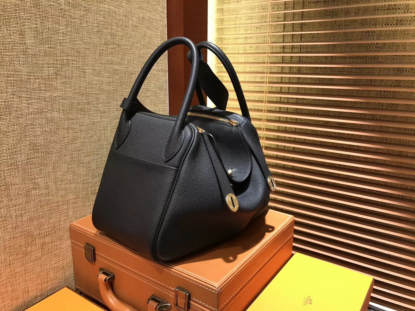 Hermès（爱马仕）Lindy琳迪包 经典黑 德国进口togo牛皮 全手工缝制 金扣 30cm
