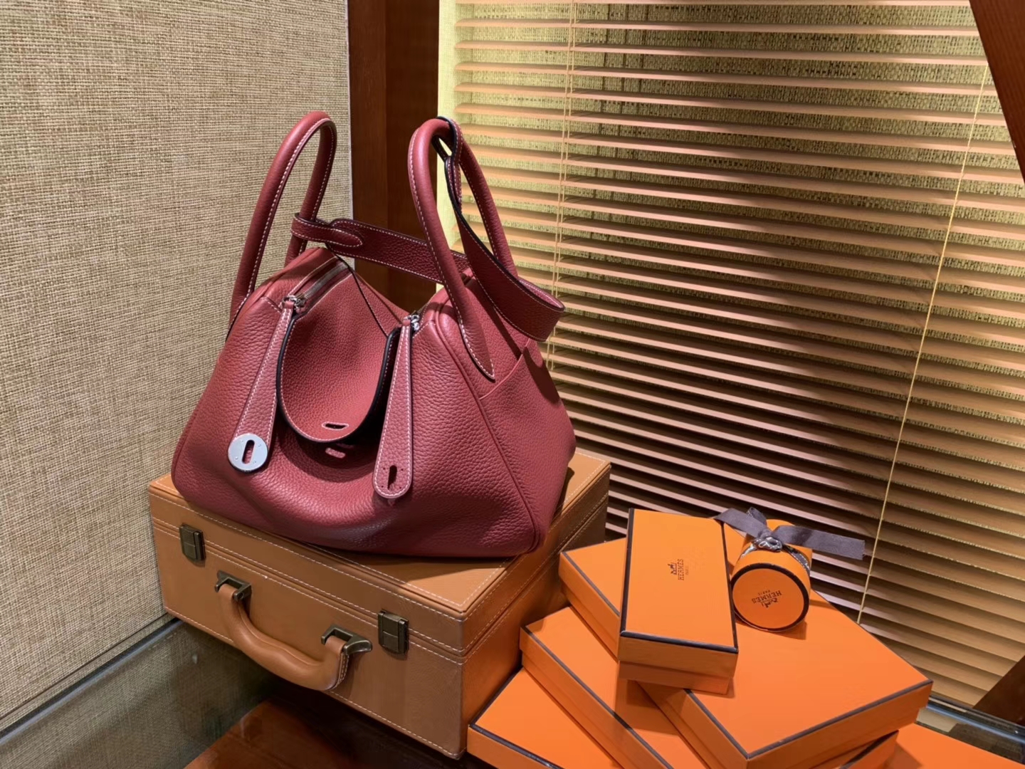 Hermès（爱马仕）Lindy琳迪包 石榴红 德国进口togo牛皮 全手工缝制 银扣 30cm