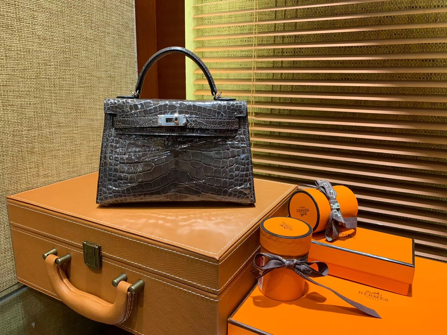 Hermès（爱马仕）Mini Kelly 锡器灰 一级美洲鳄鱼皮 全手工缝制 臻品级别 银扣 19cm 2代