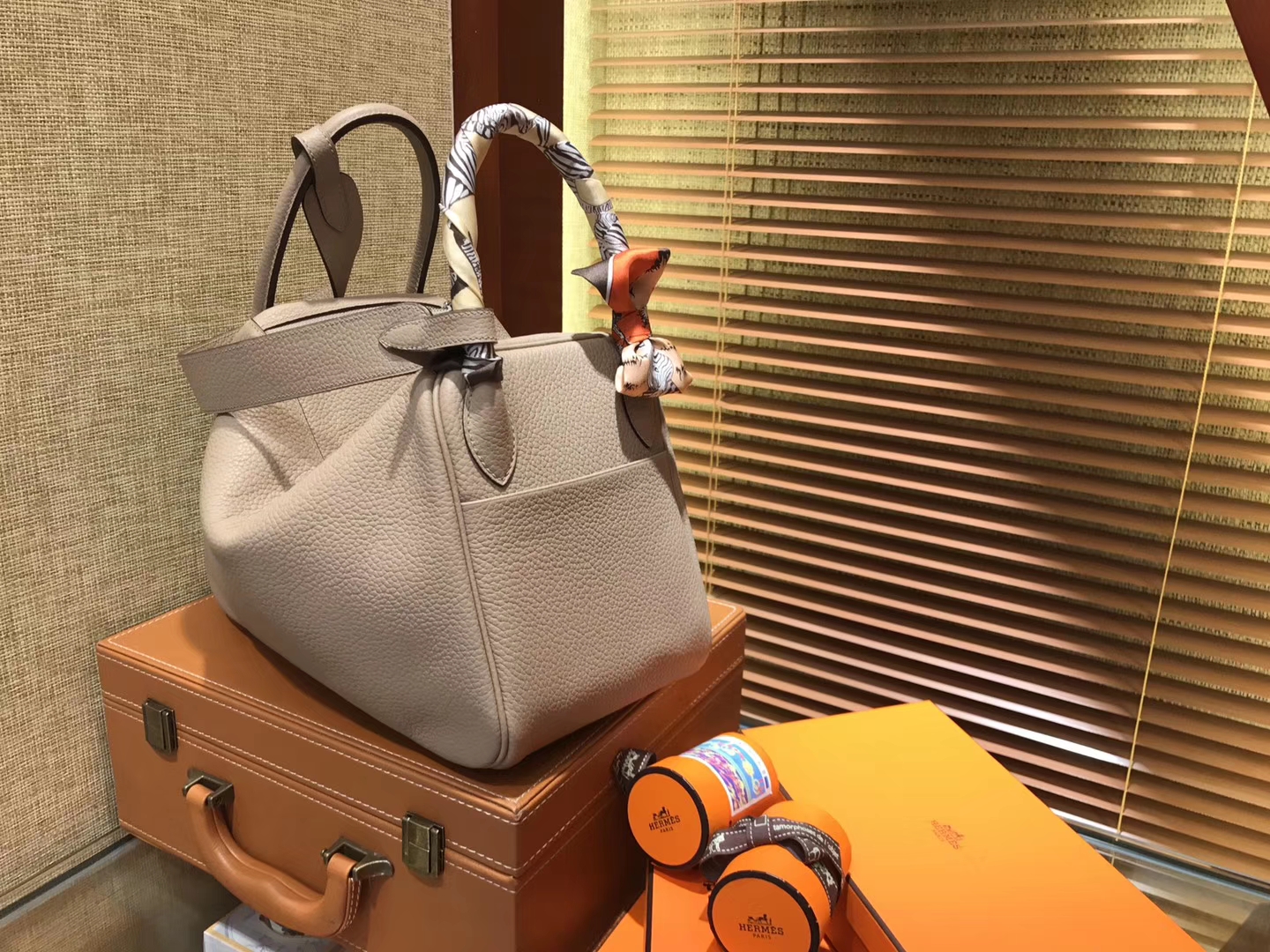 Hermès（爱马仕）Lindy琳迪包 风衣灰 德国进口togo牛皮 全手工缝制 银扣 30cm