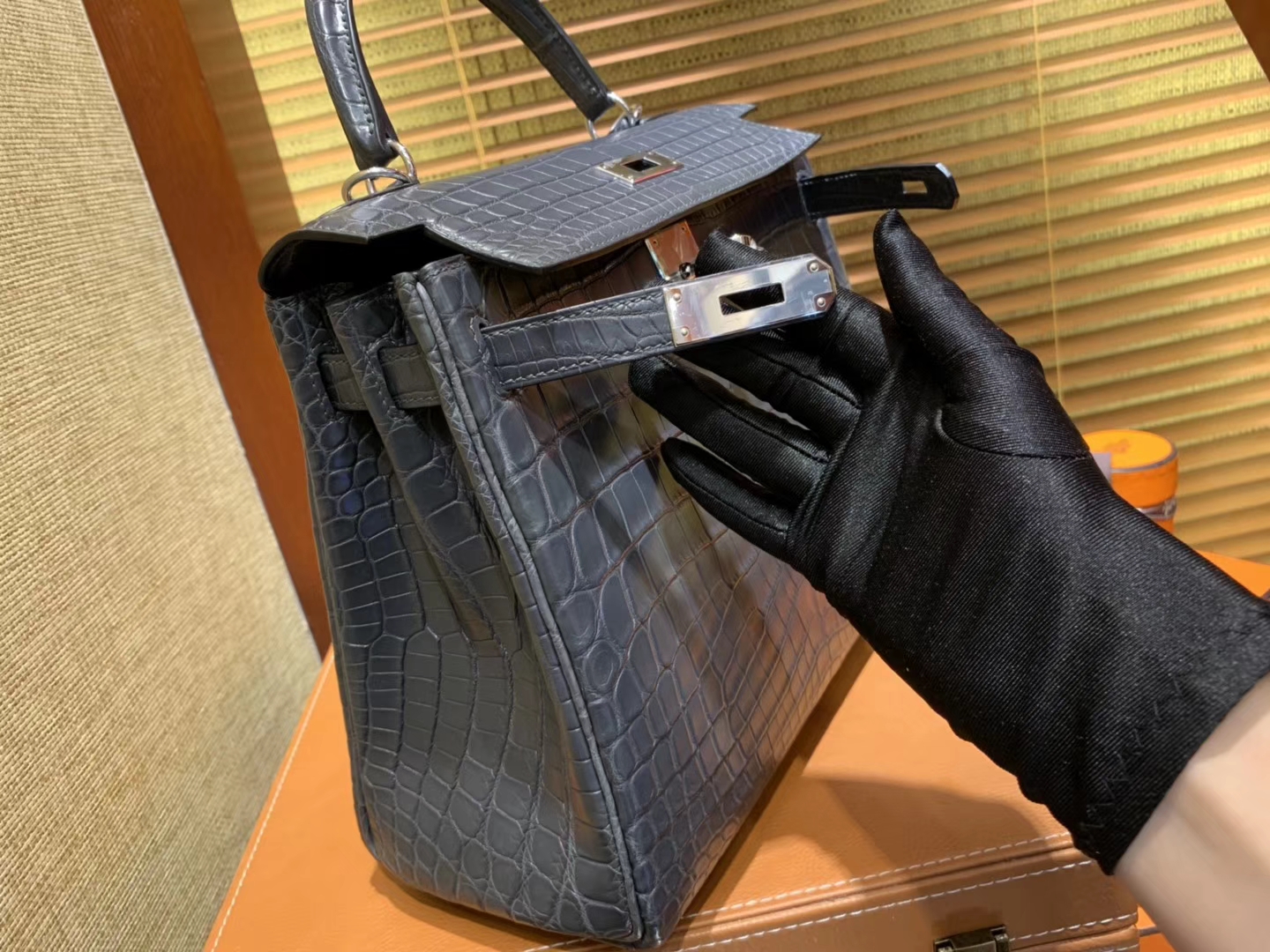 Hermès（爱马仕）Kelly 28cm 锡器灰 尼罗鳄鱼皮 顶级蜡线全手工