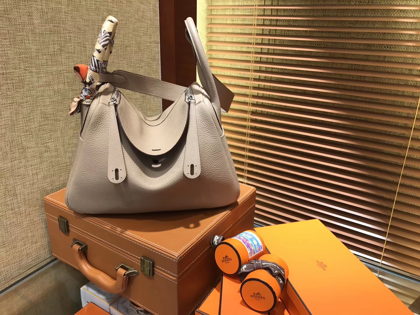 Hermès（爱马仕）Lindy琳迪包 风衣灰 德国进口togo牛皮 全手工缝制 银扣 30cm