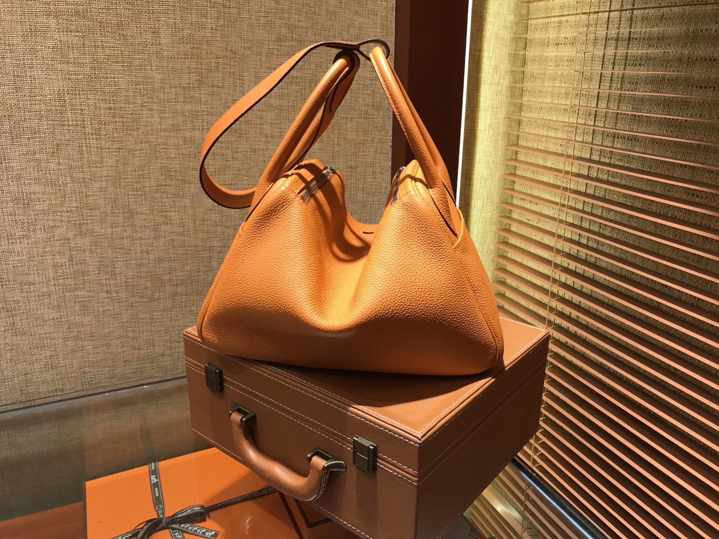 Hermès（爱马仕）Lindy琳迪包 经典橙 德国进口togo牛皮 全手工缝制 银扣 30cm